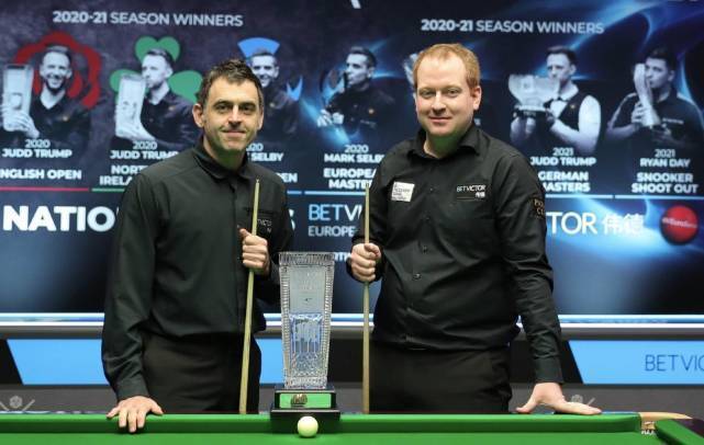 靠近镜头的 靠近镜头的